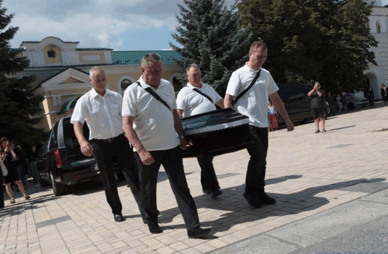 У Києві попрощалися із закатованою у полоні РФ українською журналісткою