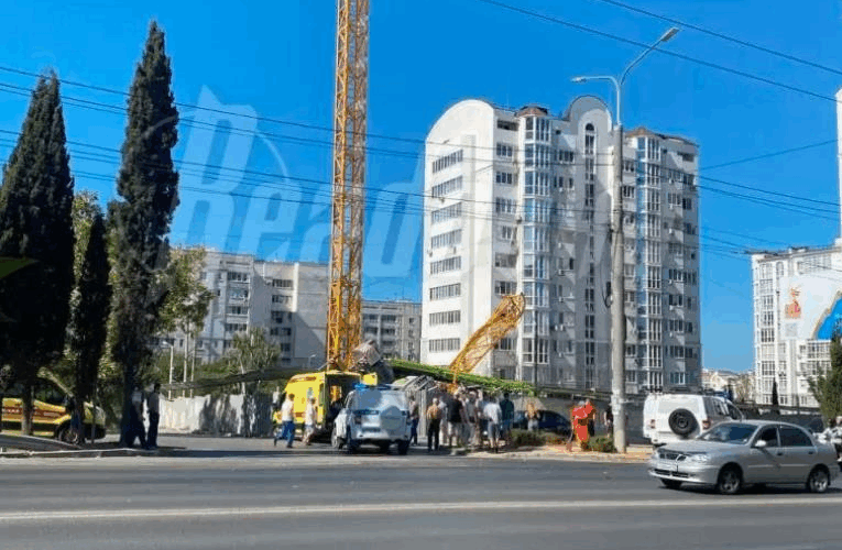 У Криму впав баштовий кран: є жертва і постраждалі