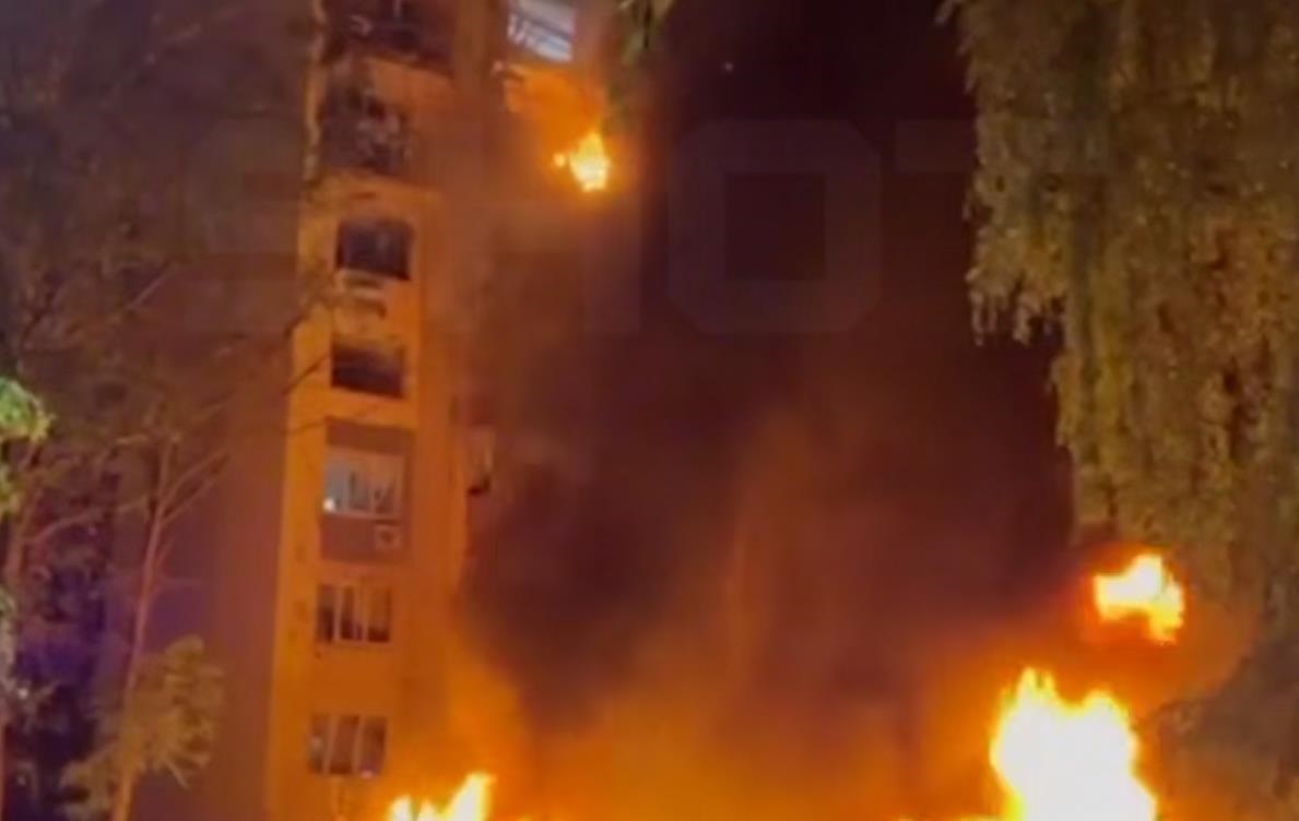 Новини світу - У Курську після роботи ППО спалахнула багатоповерхівка