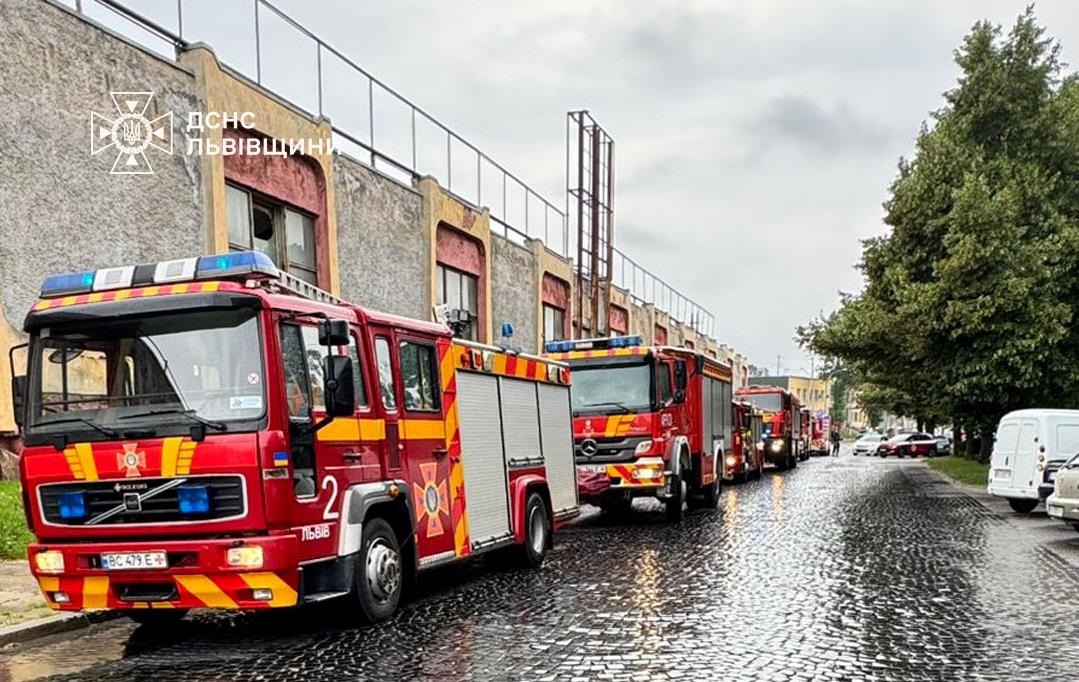Новини України - У Львові горить готель Власта: триває евакуація