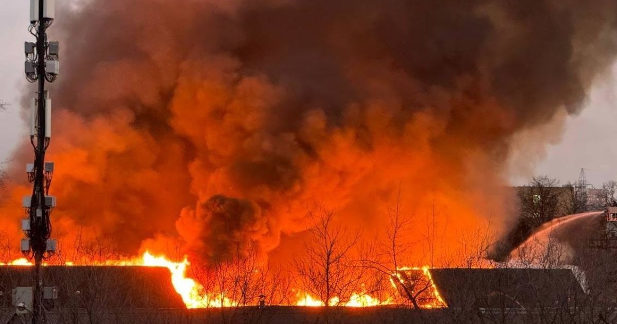 Новини світу - У Москві масштабна пожежа: горять склади і кафе