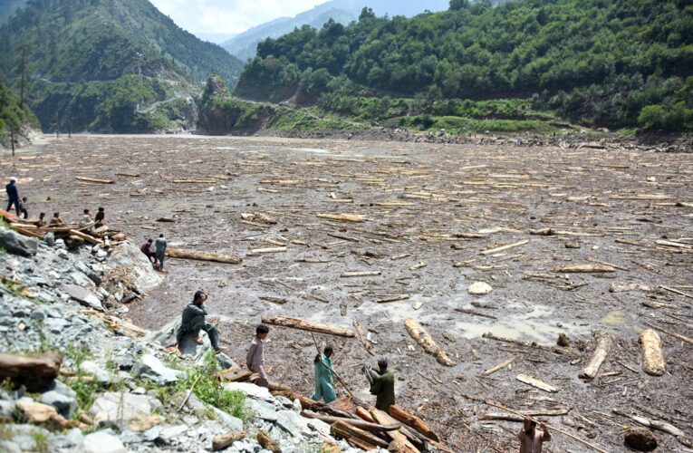 У Пакистані через повені зникли безвісти сотні людей
