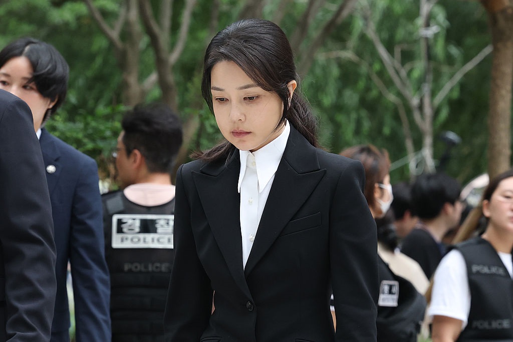 Новини світу - У Південній Кореї заарештували дружину експрезидента