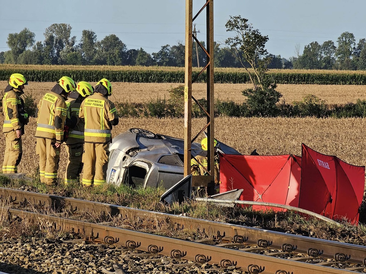 Новини України - У Польщі авто зіткнулося з потягом, загинув поліцейський