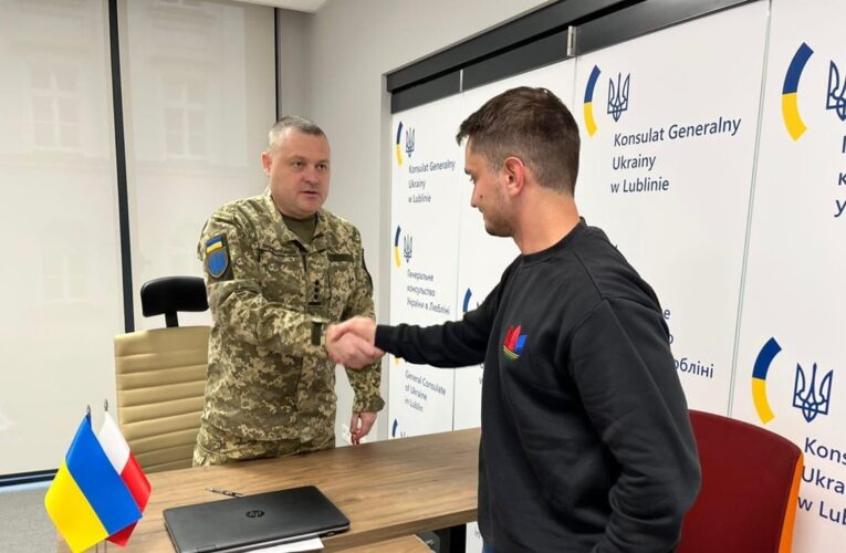 У Польщі добровольці підписали контракти із ЗСУ