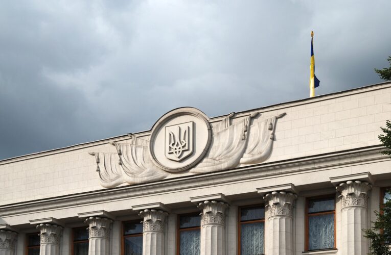 У Раді пропонують дозволити виїзд чоловікам до 25 років