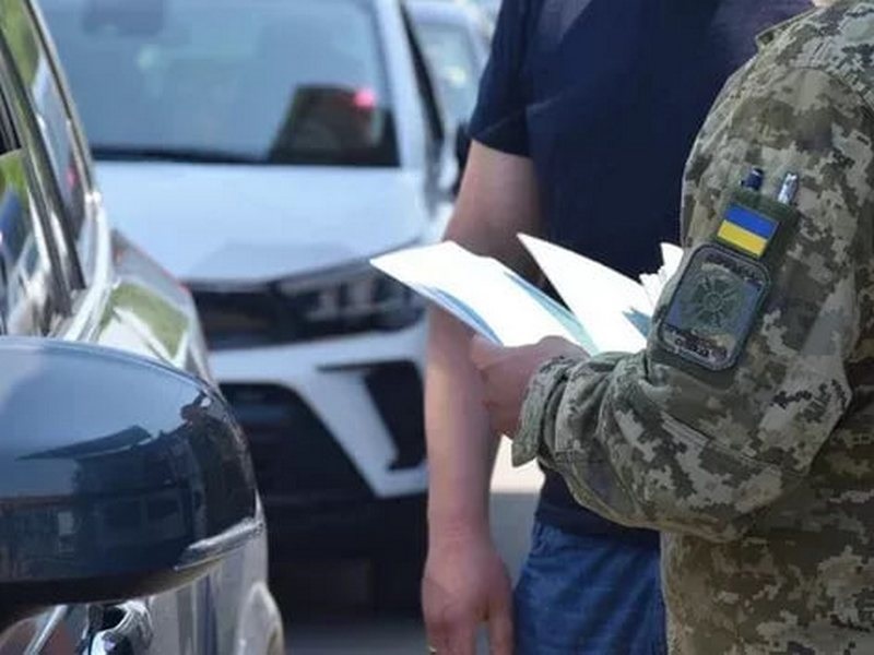 Новини України - У Рівному шість осіб заблокували авто ТЦК і вимагали віддати мобілізованого