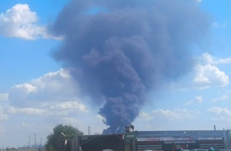 У російському місті повідомляють про пожежу в районі НПЗ