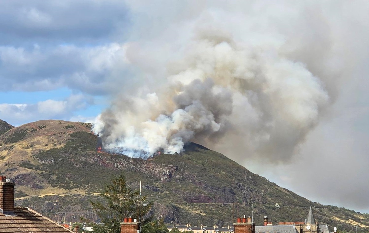 Новини світу - У Шотландії горить пагорб Трон короля Артура