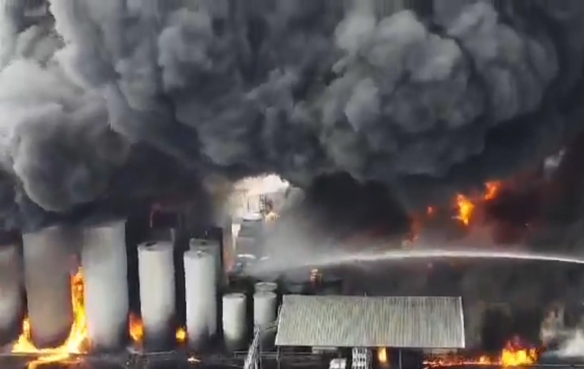 Новини світу - У США палає нафтопереробний завод