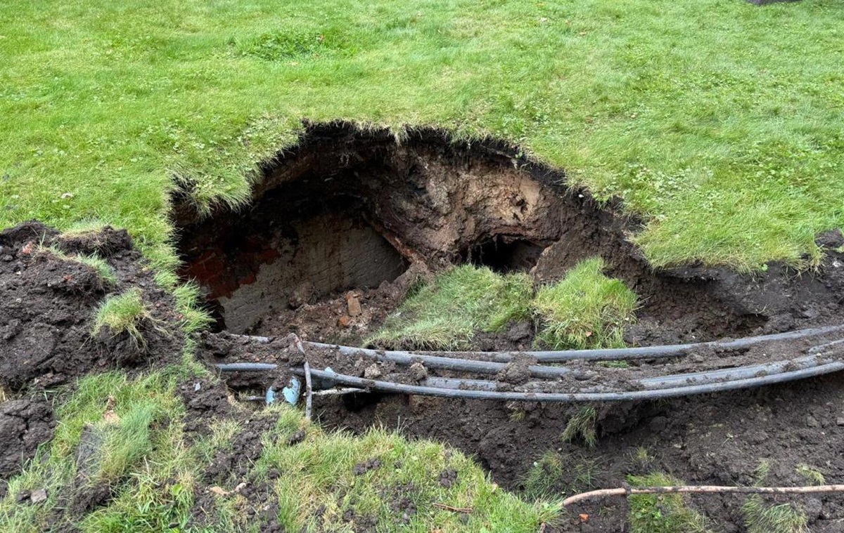 Новини України - У центрі Харкова зсув ґрунту відкрив старовинні катакомби