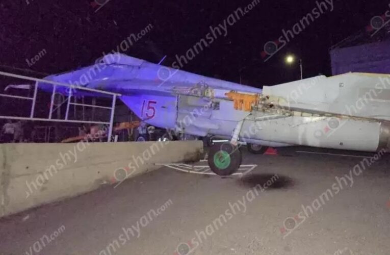 У Вірменії російський винищувач врізався у стовп