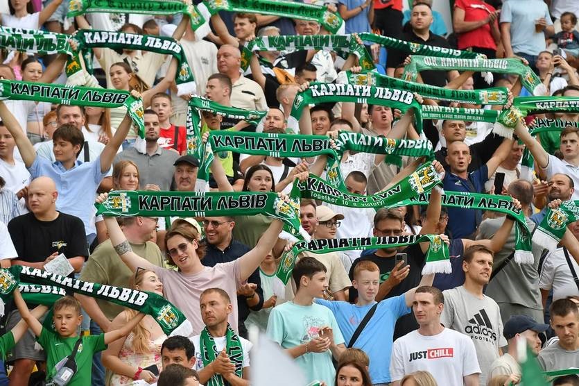 Новини спорту - Уболівальники Карпат можуть вплинути на вибір гравця на матч із Пенуелем