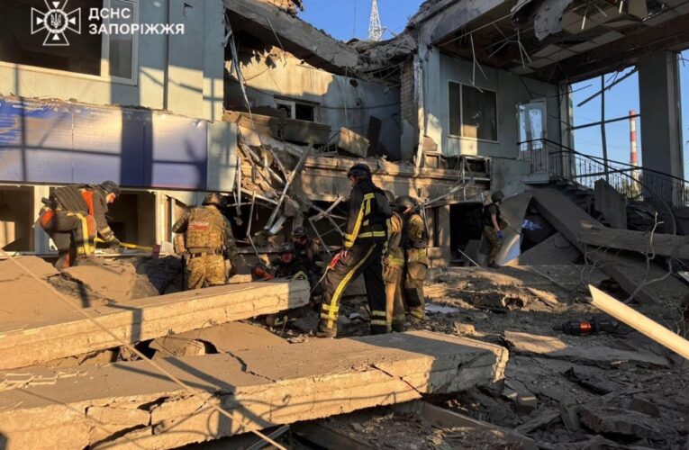 Удар по вокзалу у Запоріжжі: рятувальні роботи завершені