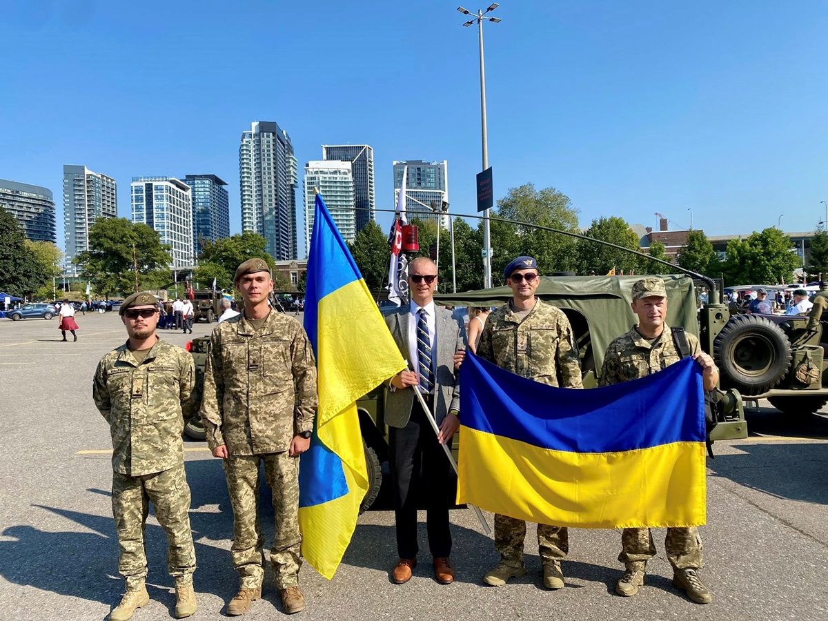 Новини світу - Українські армійці долучилися до військового параду Канади