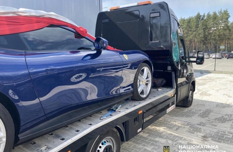 Українського експосадовця підозрюють у ввезенні Ferrari для громадянина РФ