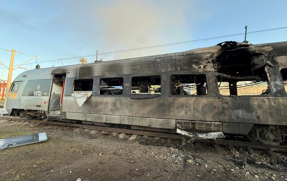 Новини України - Укрзалізниця показала поїзд Інтерсіті після атаки