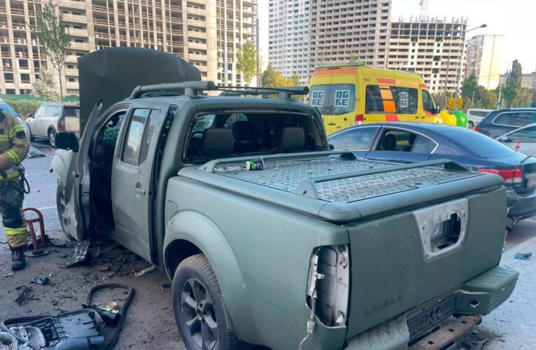 В Києві через невідомий пристрій вибухнуло авто
