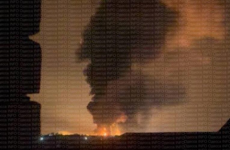 В Одесі після атаки БПЛА сильна пожежа – ЗМІ