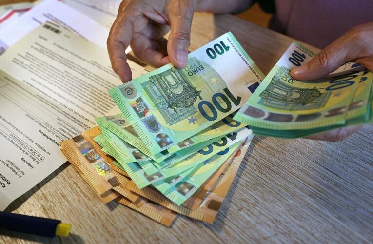 В Україну вперше ввезли більше готівкових євро ніж доларів