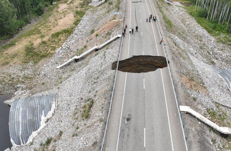 Величезний провал ґрунту відрізав Якутію від решти Росії