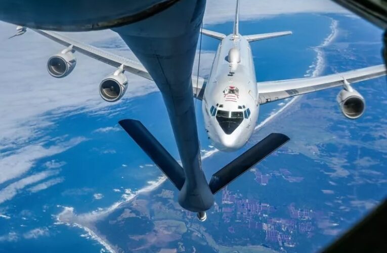 Відповідь РФ: біля Гренландії помітили американський “літак судного дня”