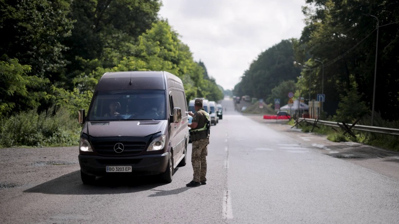 Новини України - Виїзд закордон до 22 років: які документи потрібні