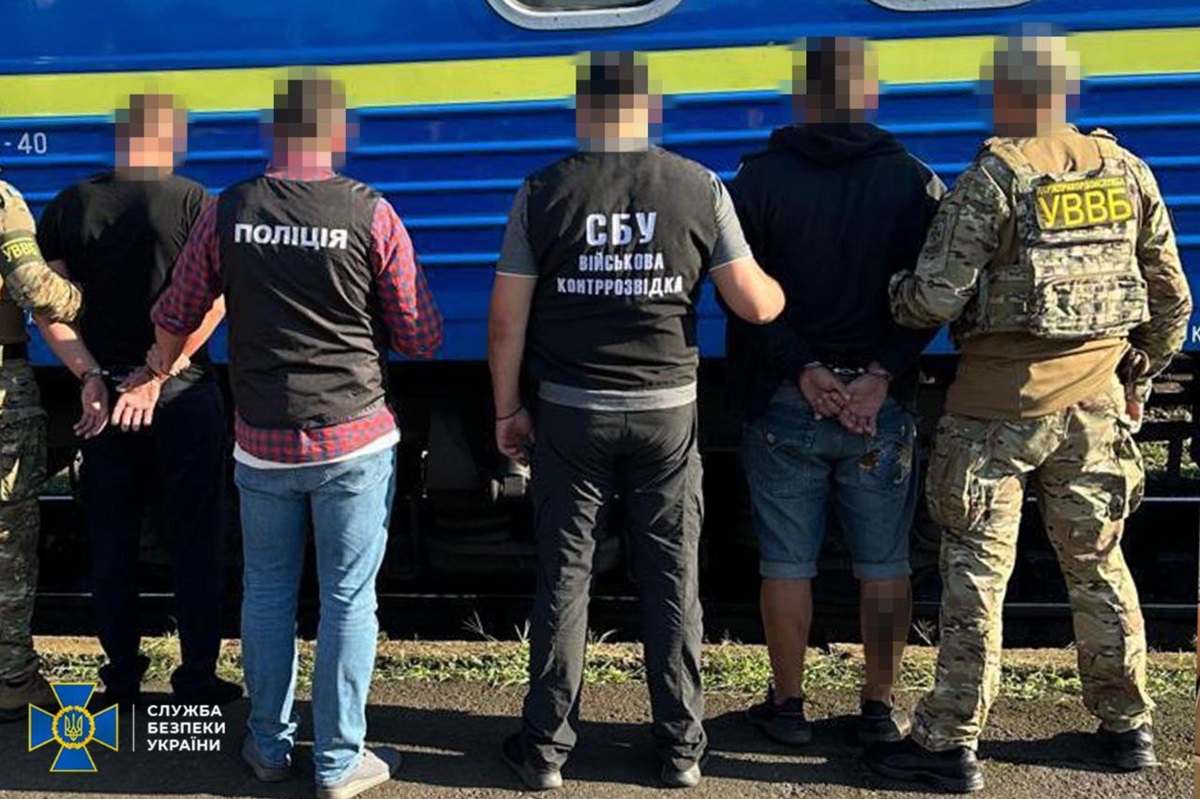 Новини України - Затримано 12 організаторів схем для ухилянтів