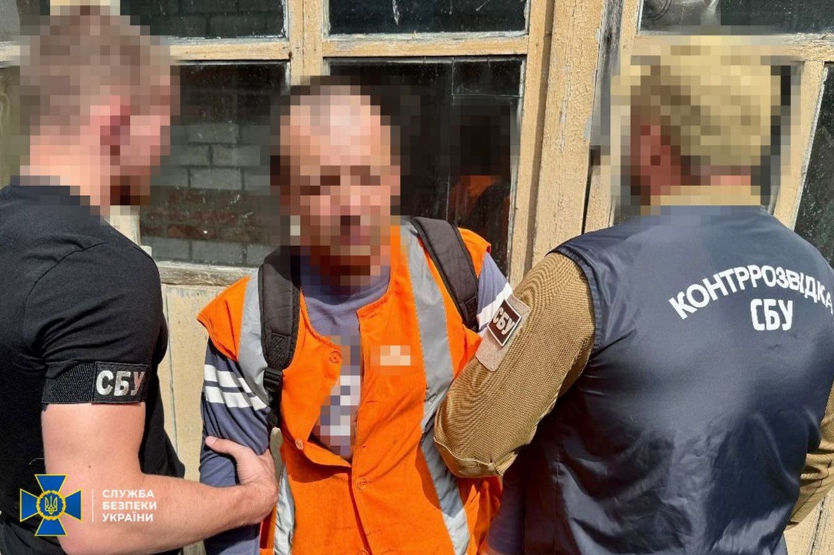 Новини України - Затримано залізничника, який шпигував за військовими ешелонами