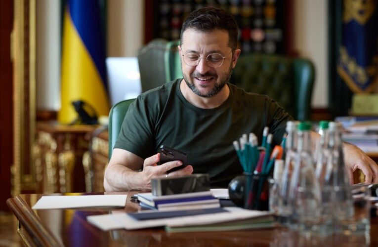 Зеленський і Макрон обговорили розмову з Трампом