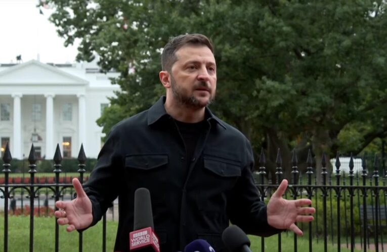 Зеленський: Питання територій залишимо між мною та Путіним