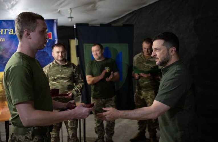 Зеленський відвідав оборонців Вовчанська