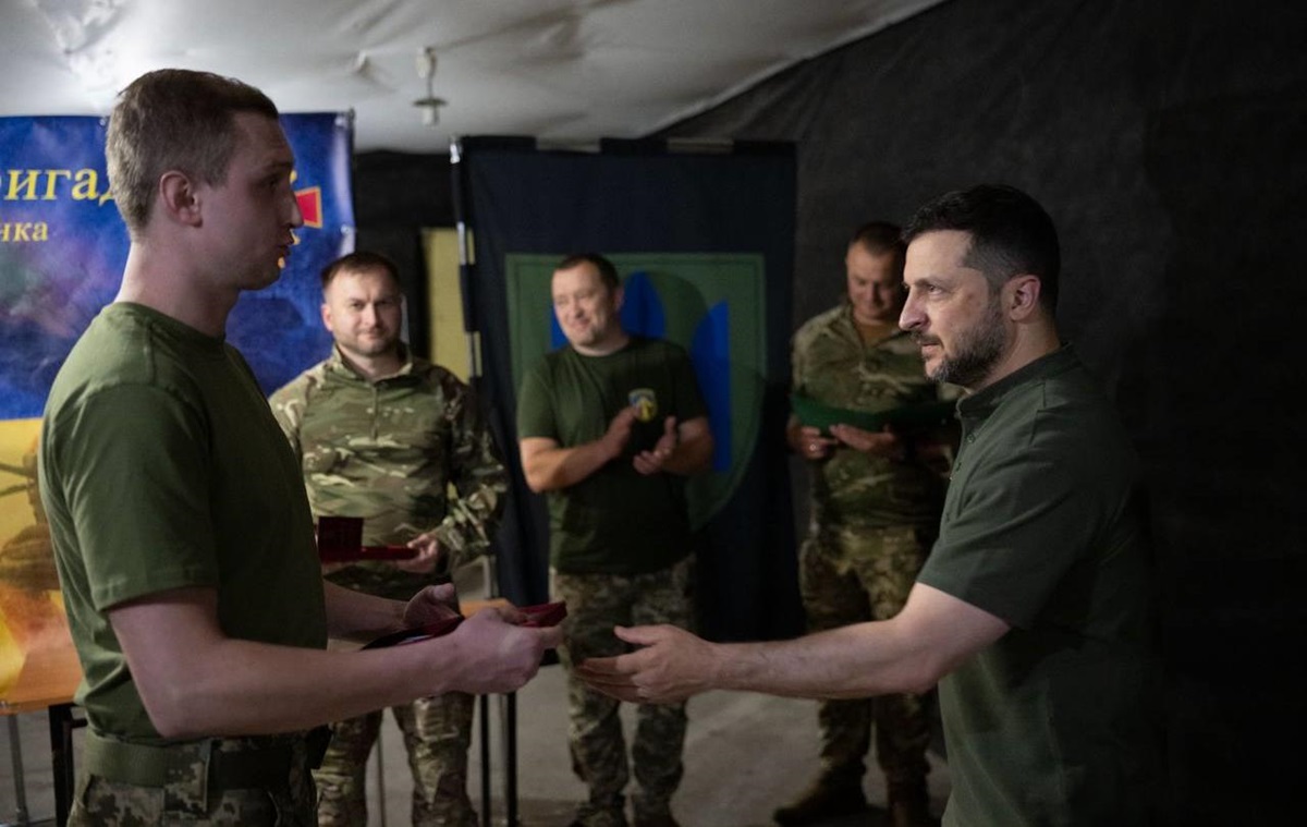 Новини України - Зеленський відвідав оборонців Вовчанська