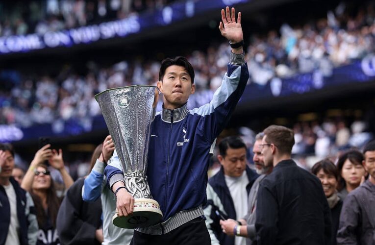 Зірковий нападник Тоттенгема офіційно повідомив про свій відхід