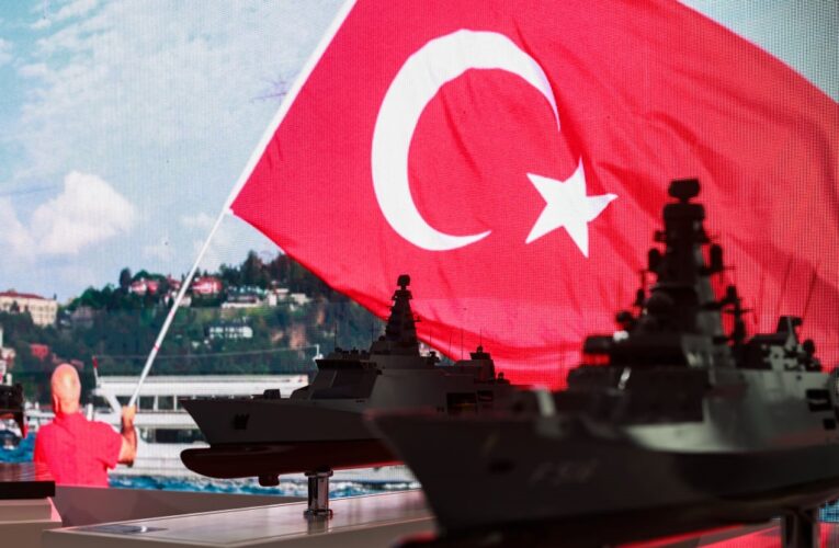 ЗМІ: Китай обмежує постачання мінералів для оборонки США