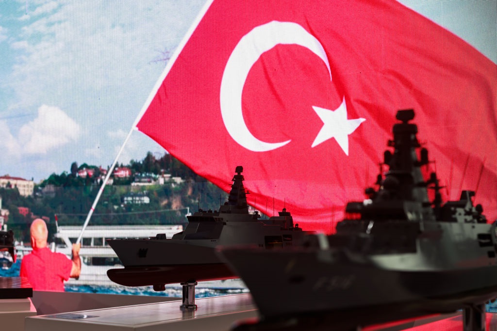 Новини світу - ЗМІ: Китай обмежує постачання мінералів для оборонки США