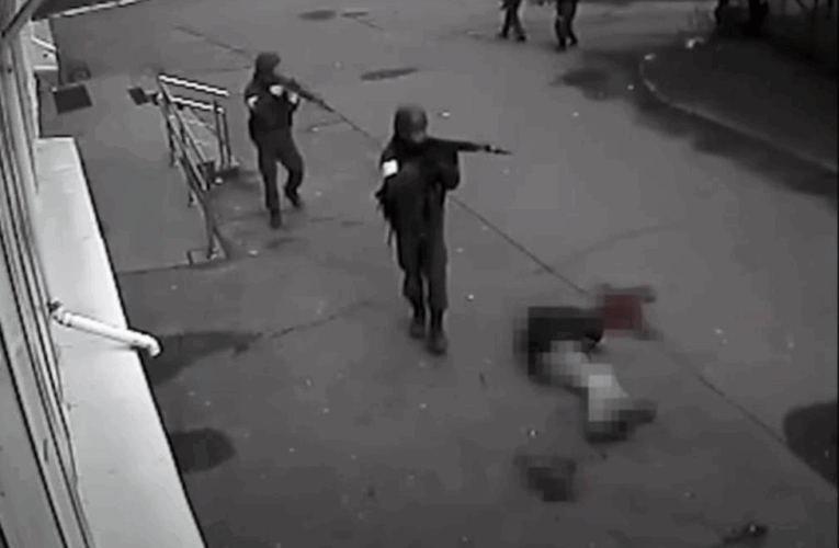 ЗМІ показали нові кадри розстрілу цивільного в Бучі та мародерства армії РФ