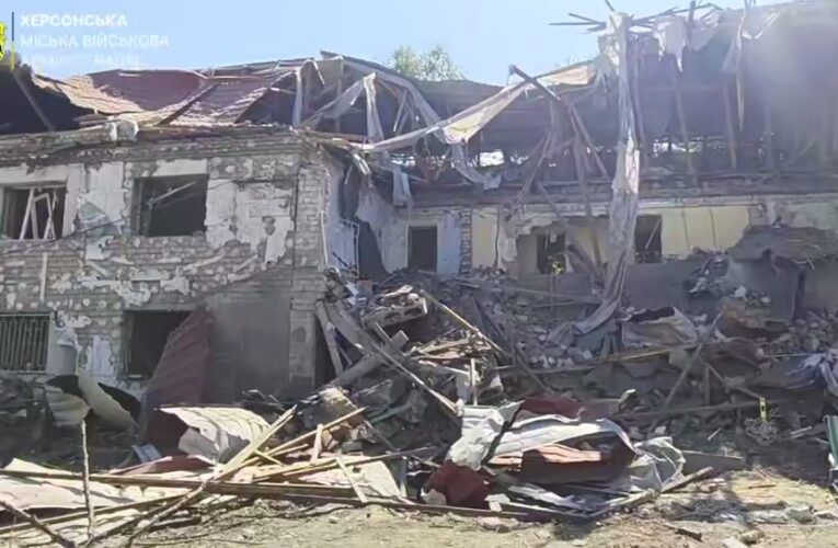 Зранку РФ вдарила по Херсону: є загиблі і поранені