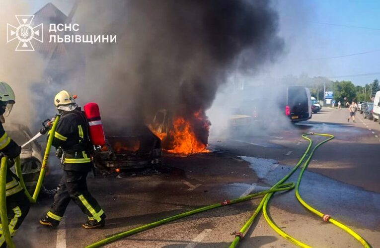 Біля кордону з Польщею згоріли сім автомобілів