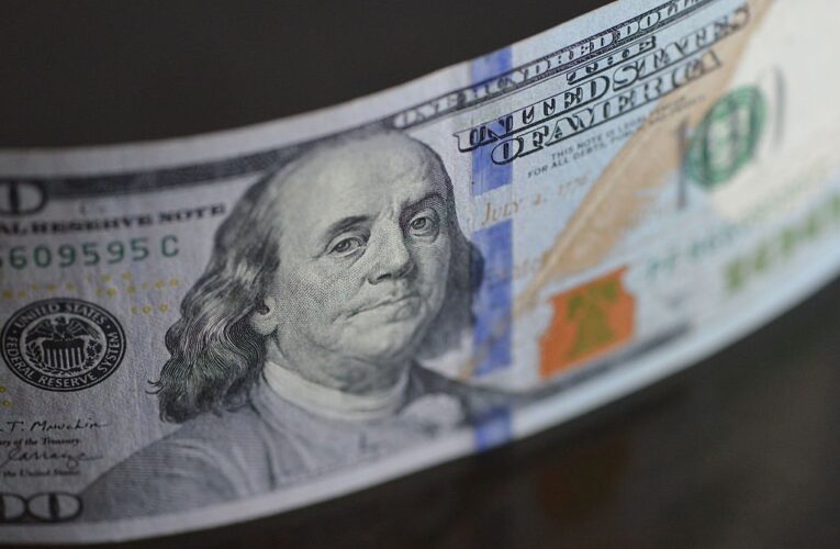 Долар відіграв позиції після п’яти днів падіння