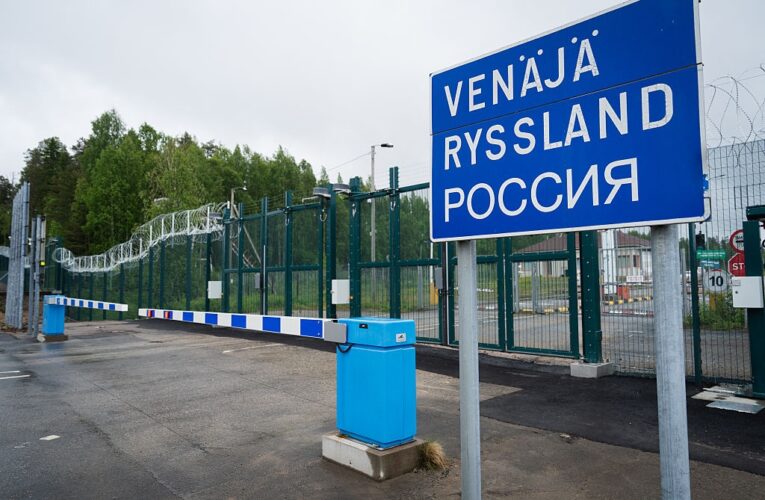 Фінляндія масово депортує “антивоєнних” росіян