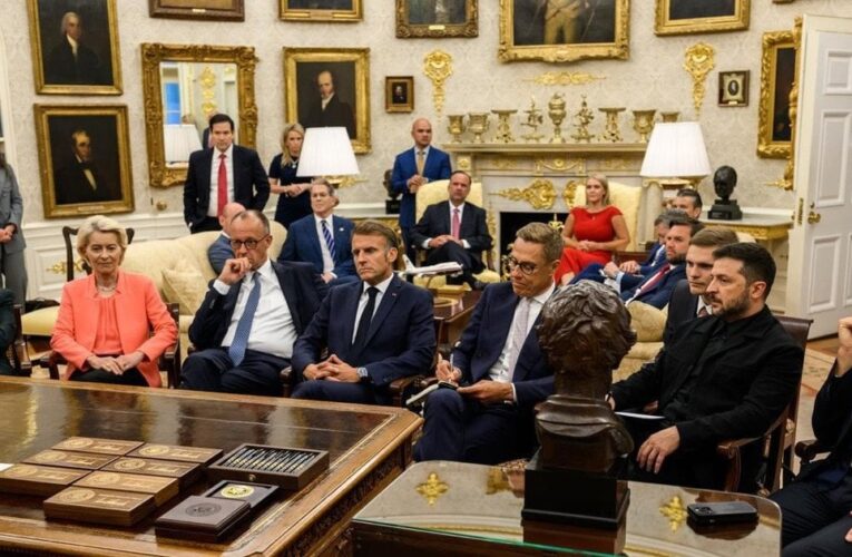 FT: Лідери ЄС у Парижі обговорять відправку військ