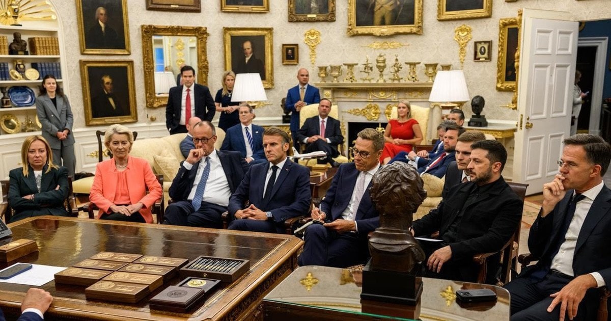 Новини світу - FT: Лідери ЄС у Парижі обговорять відправку військ