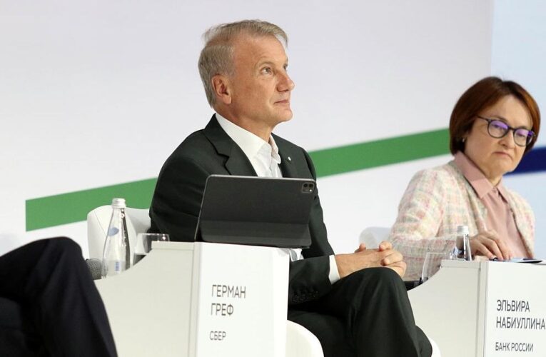 Голова Сбербанку оголосив фактичну зупинку економіки Росії