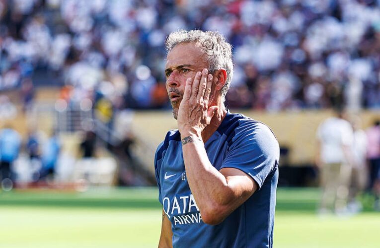 Головного тренера ПСЖ госпіталізували з переломом і прооперували