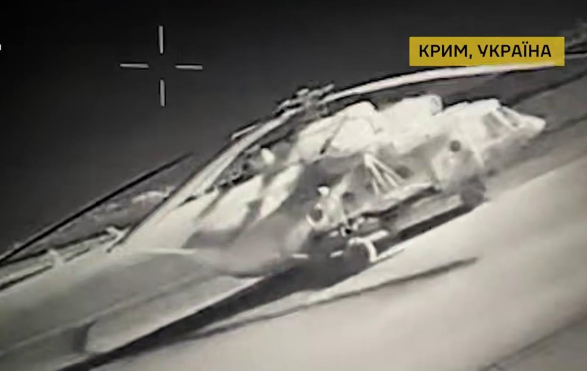 Новини України - ГУР уразило два гелікоптери і буксир в Криму