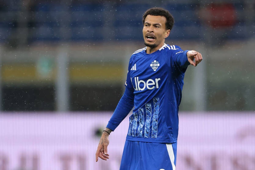 Новини спорту - Комо розірвав контракт з хавбеком, який зіграв за команду лише 10 хвилин