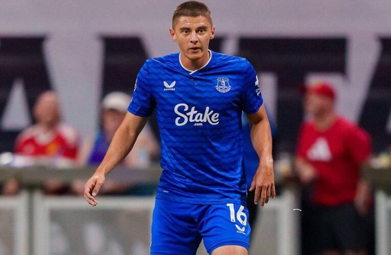 Миколенку готують в Евертоні новий контракт