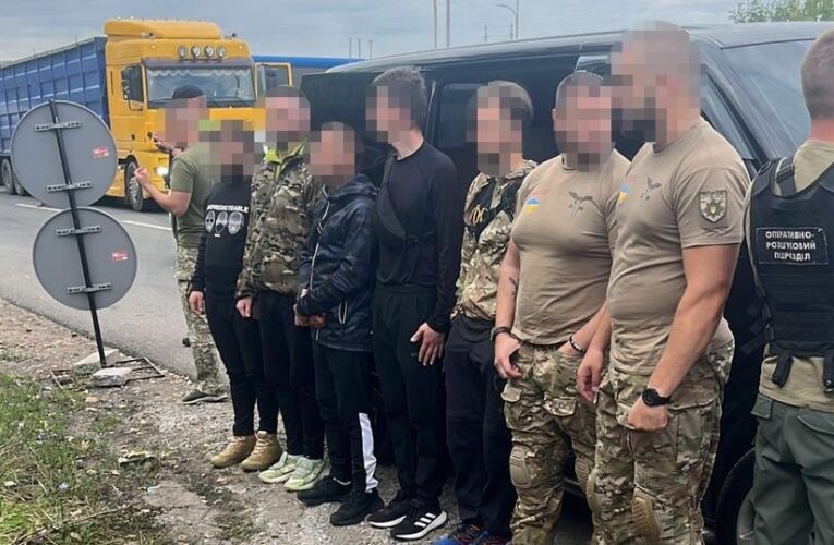 Поліцейський з Києва вивозив ухилянтів під виглядом спецпризначенців