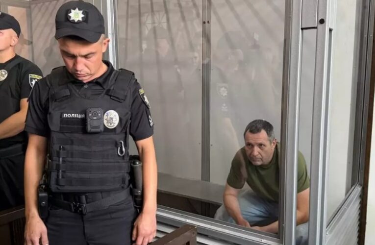 Прикривається сином? Новий мотив вбивства Парубія